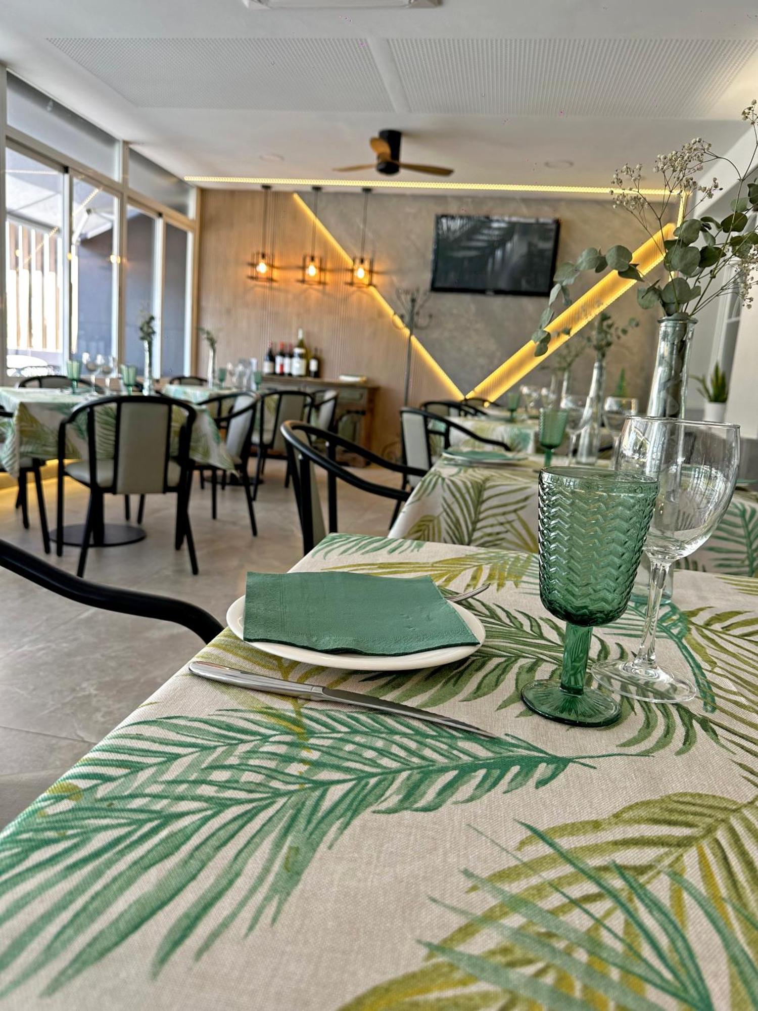Hostal Restaurante El Cary Montemayor Luaran gambar